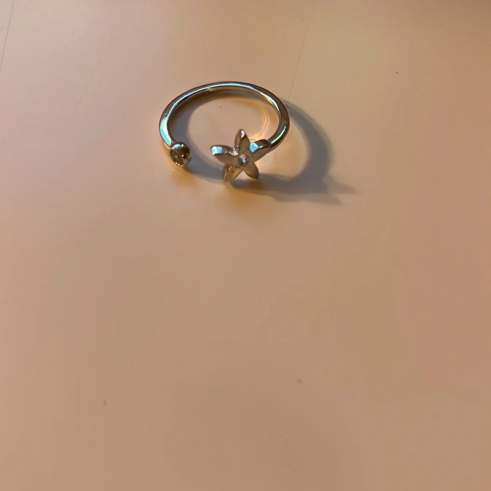 Flower ring - Picture 2 of 2